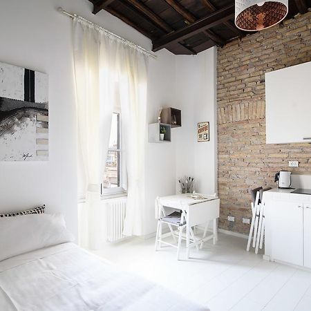 White Ostilia Apartments Рим Екстер'єр фото