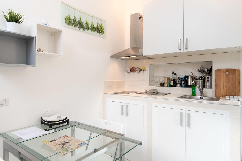 White Ostilia Apartments Рим Екстер'єр фото